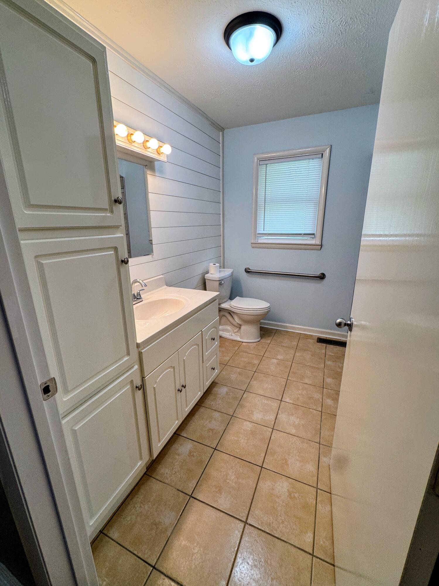 1728 Sycamore Drive Property Photo 9