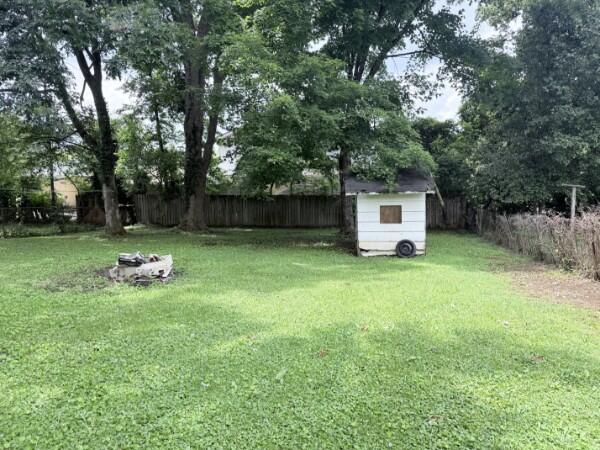 105 N Fowler Avenue Property Photo 2