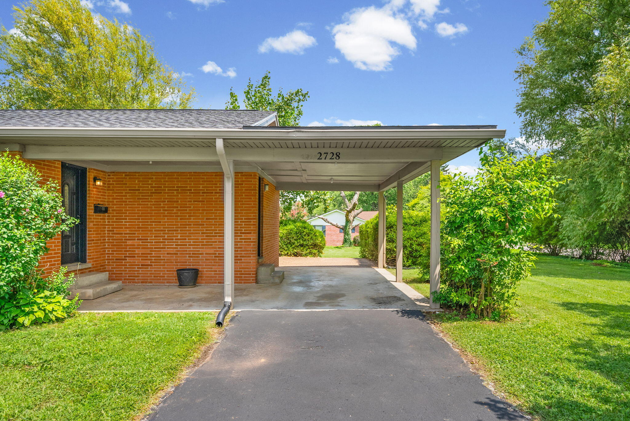 2728 Clinton Circle Property Photo 3