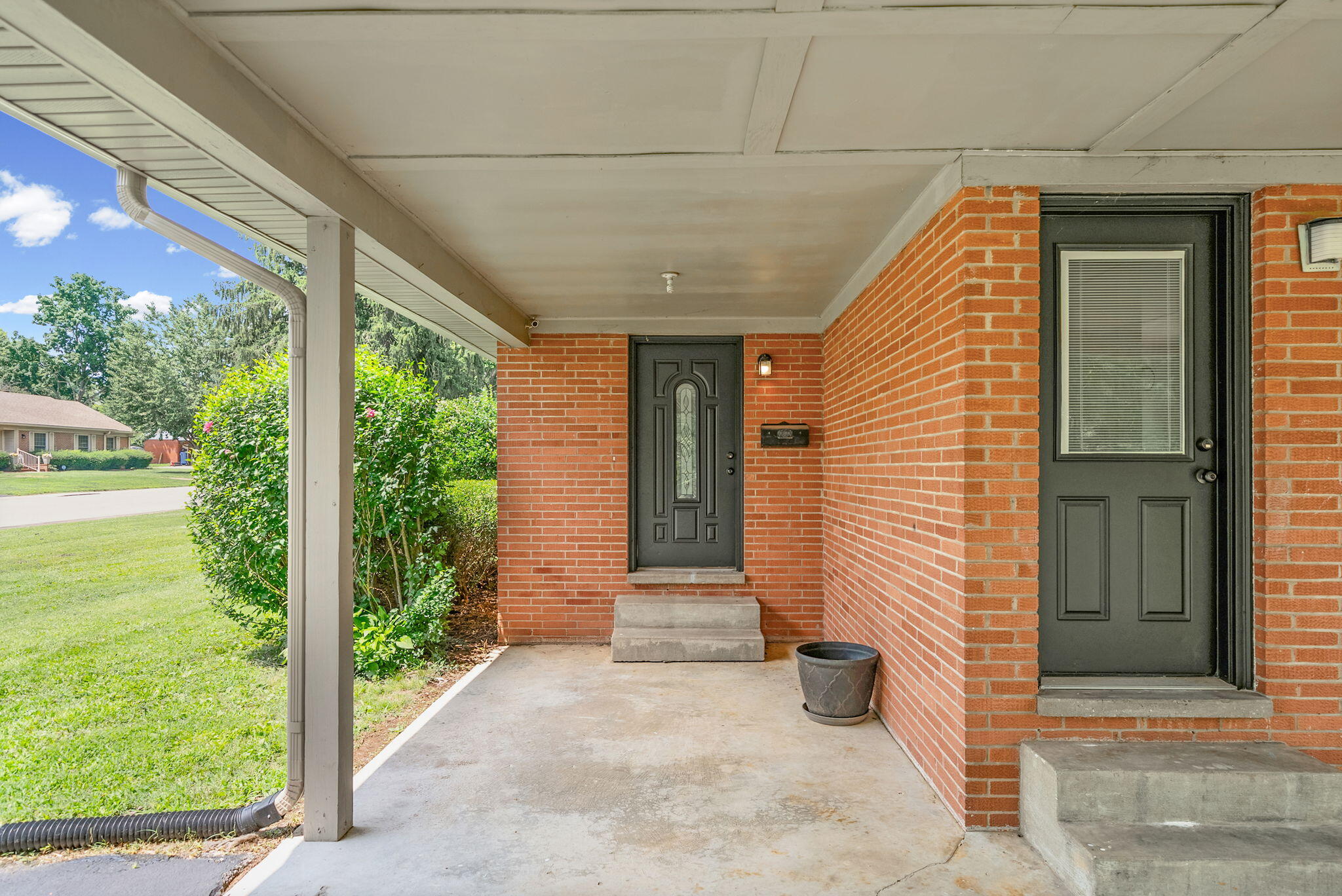 2728 Clinton Circle Property Photo 4