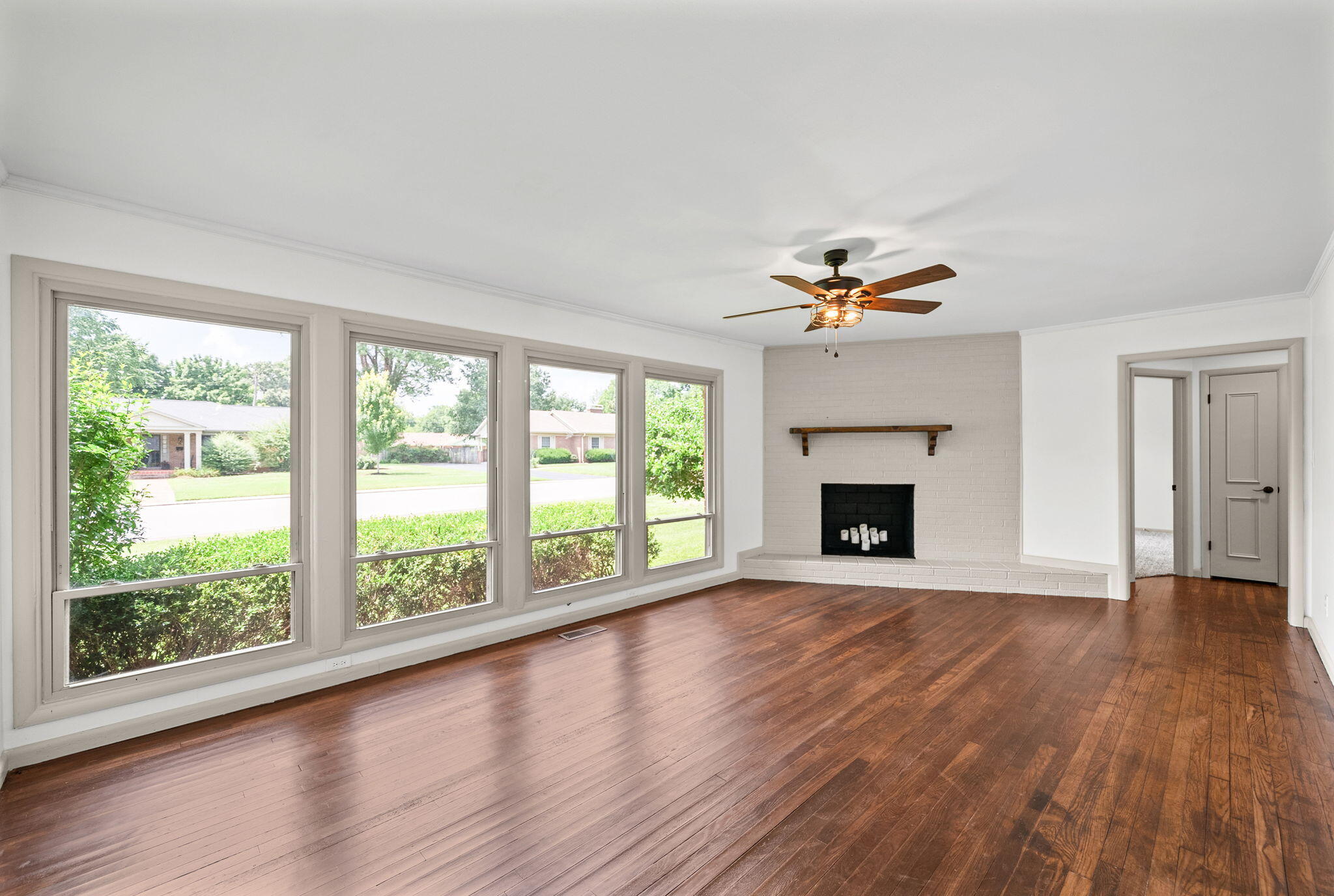 2728 Clinton Circle Property Photo 6