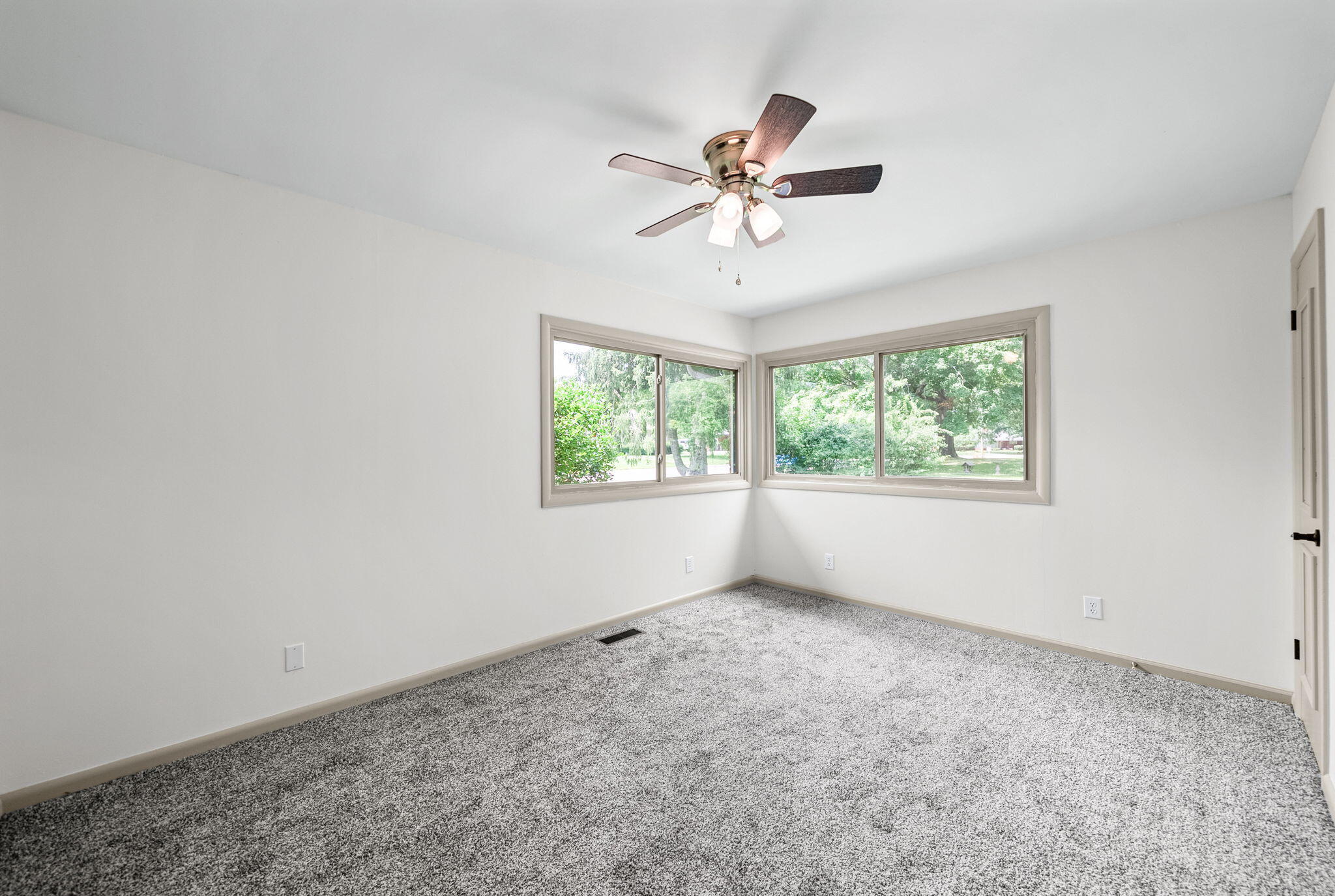 2728 Clinton Circle Property Photo 16
