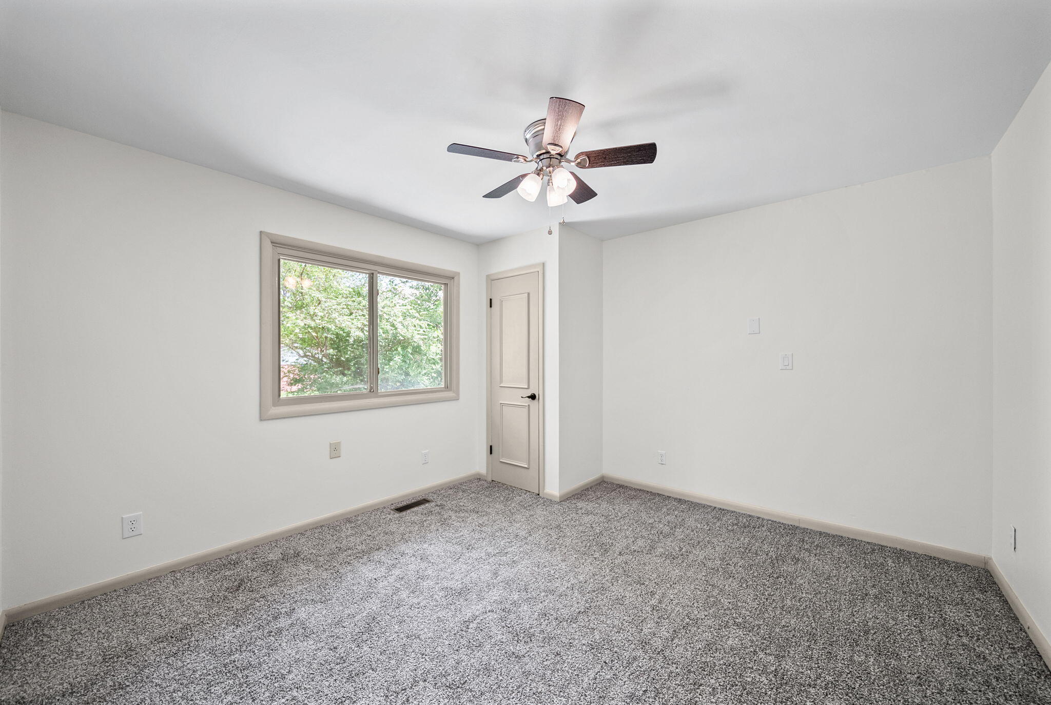 2728 Clinton Circle Property Photo 19