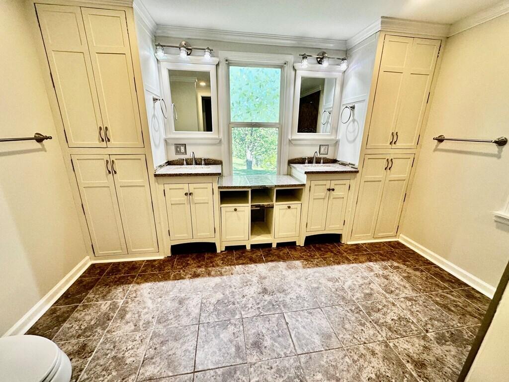 3405 Madisonville Road Property Photo 8