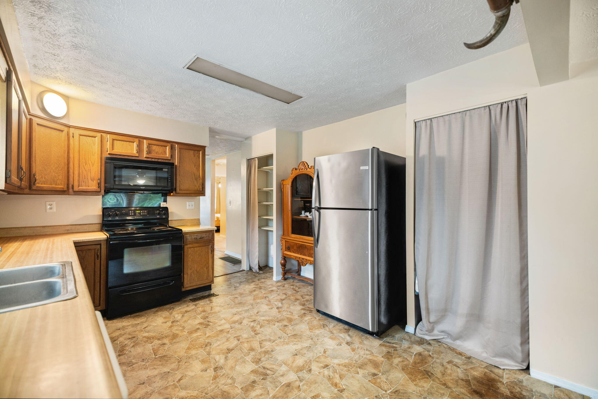 47 Hughes Avenue Property Photo 41