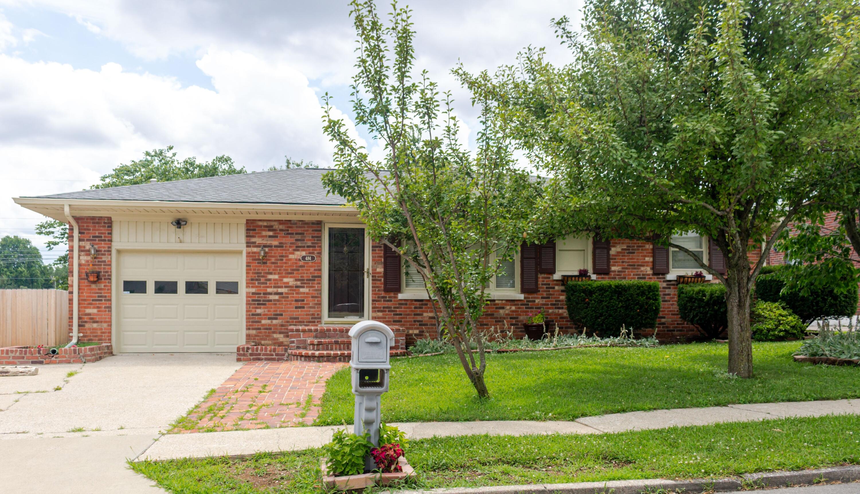 484 Wanstead Way Property Photo 6