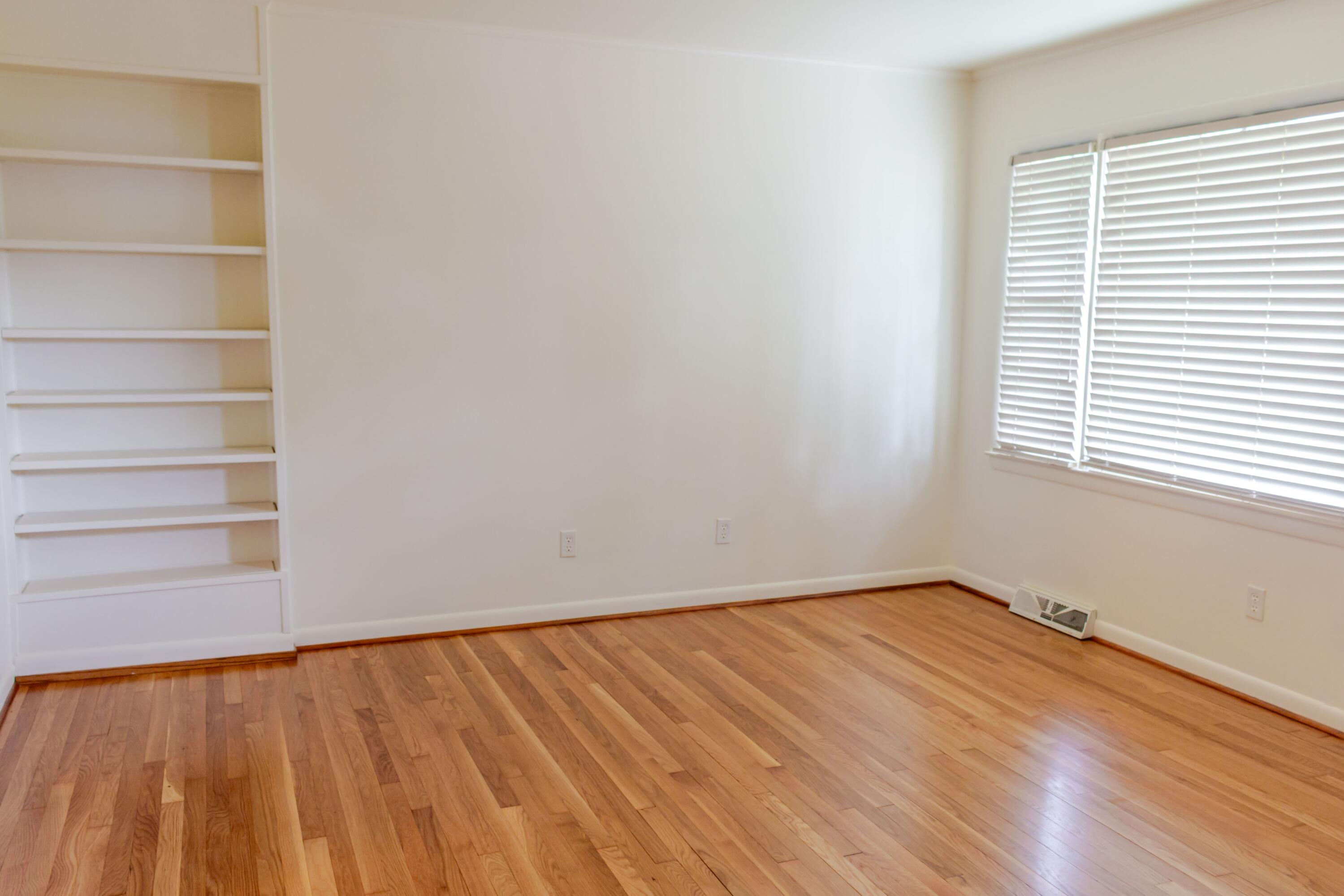 484 Wanstead Way Property Photo 14