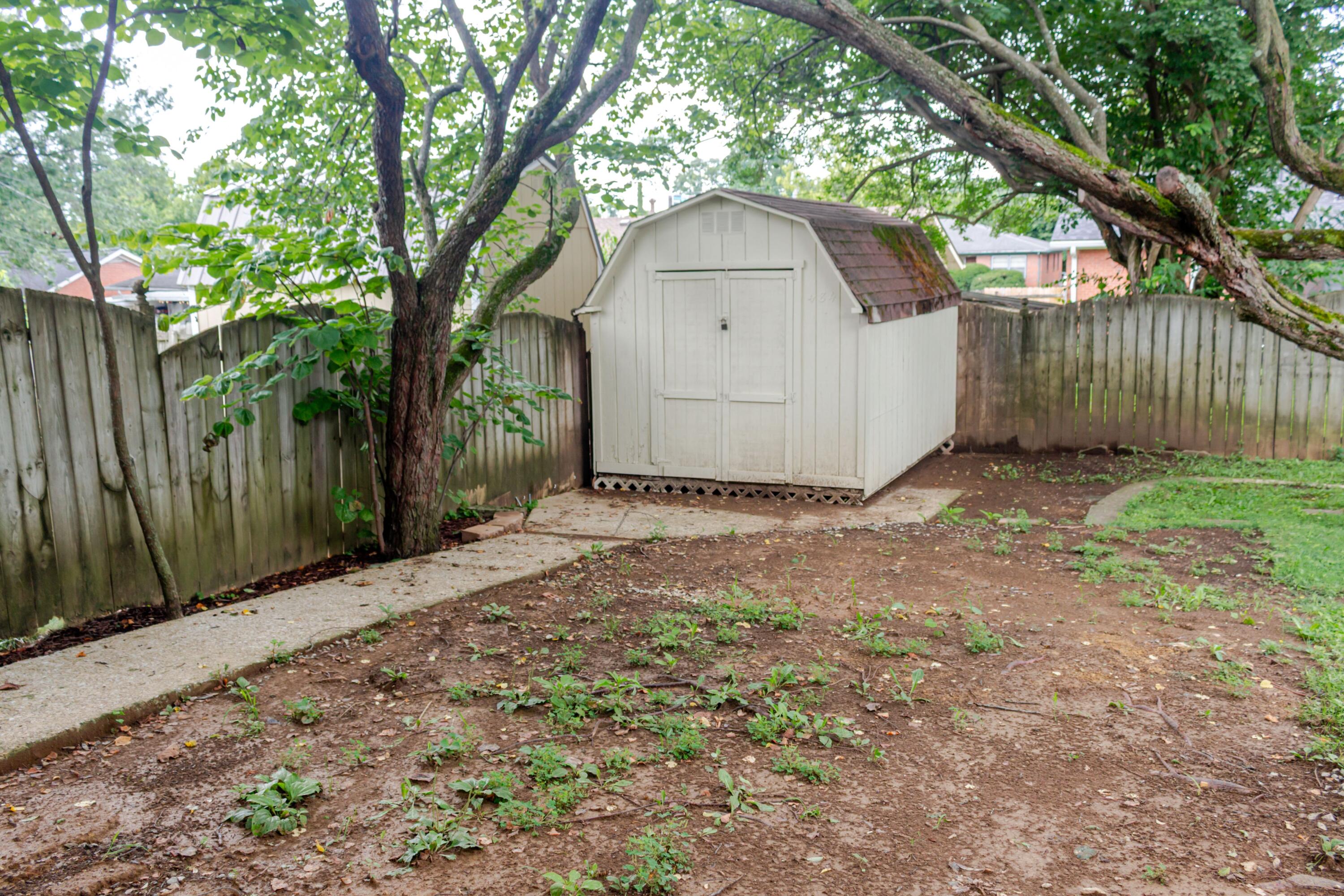 484 Wanstead Way Property Photo 23