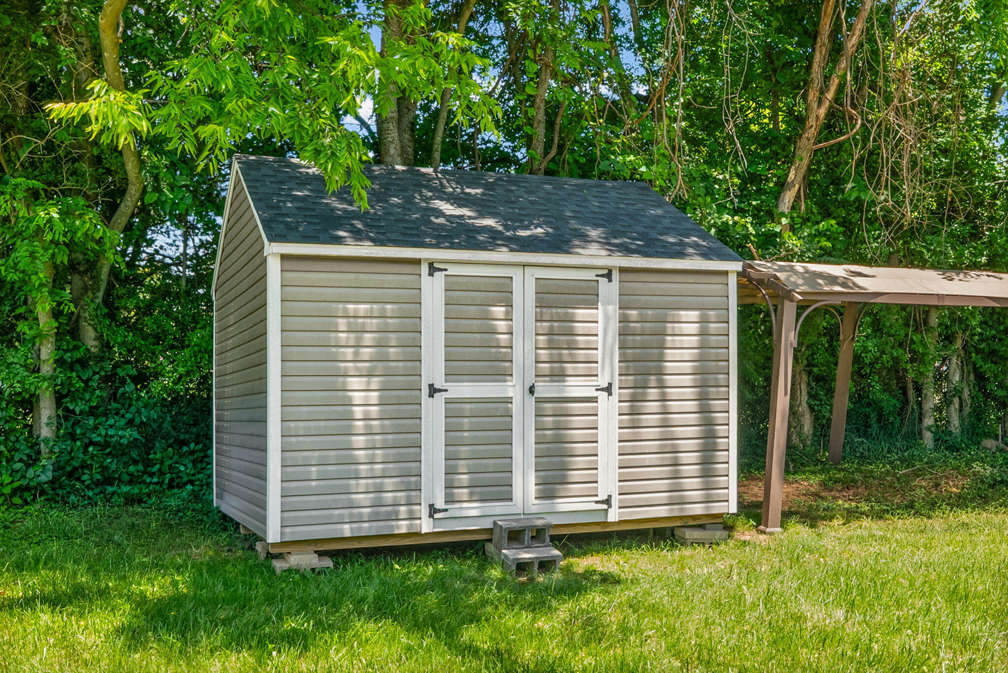 394 Irish Circle Property Photo 2