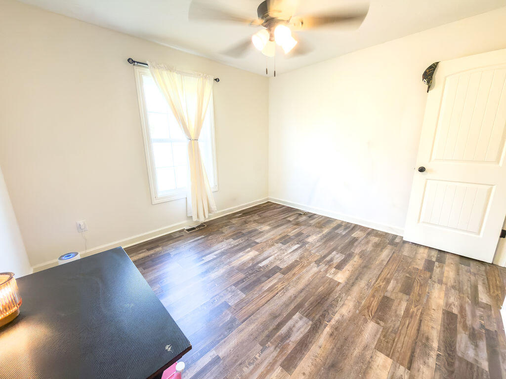 392 Scott Road Property Photo 24