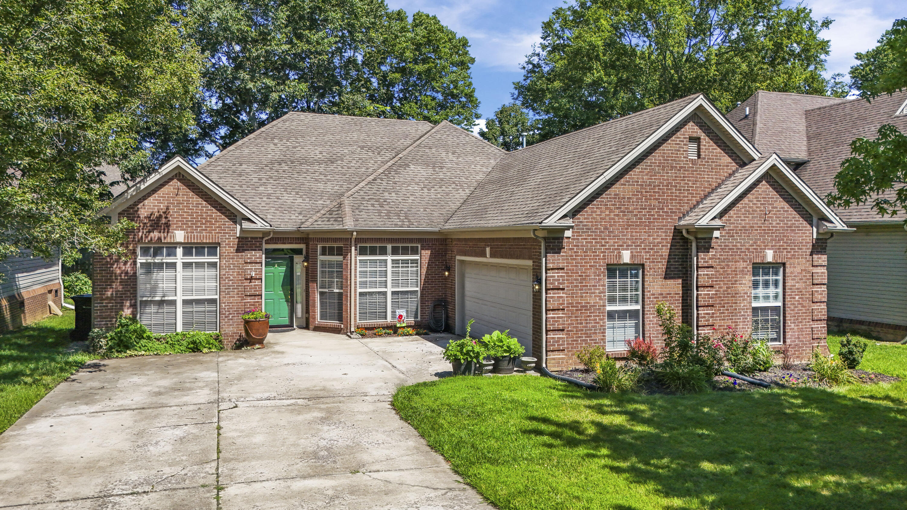 2228 Dunhill Lane Property Photo 3