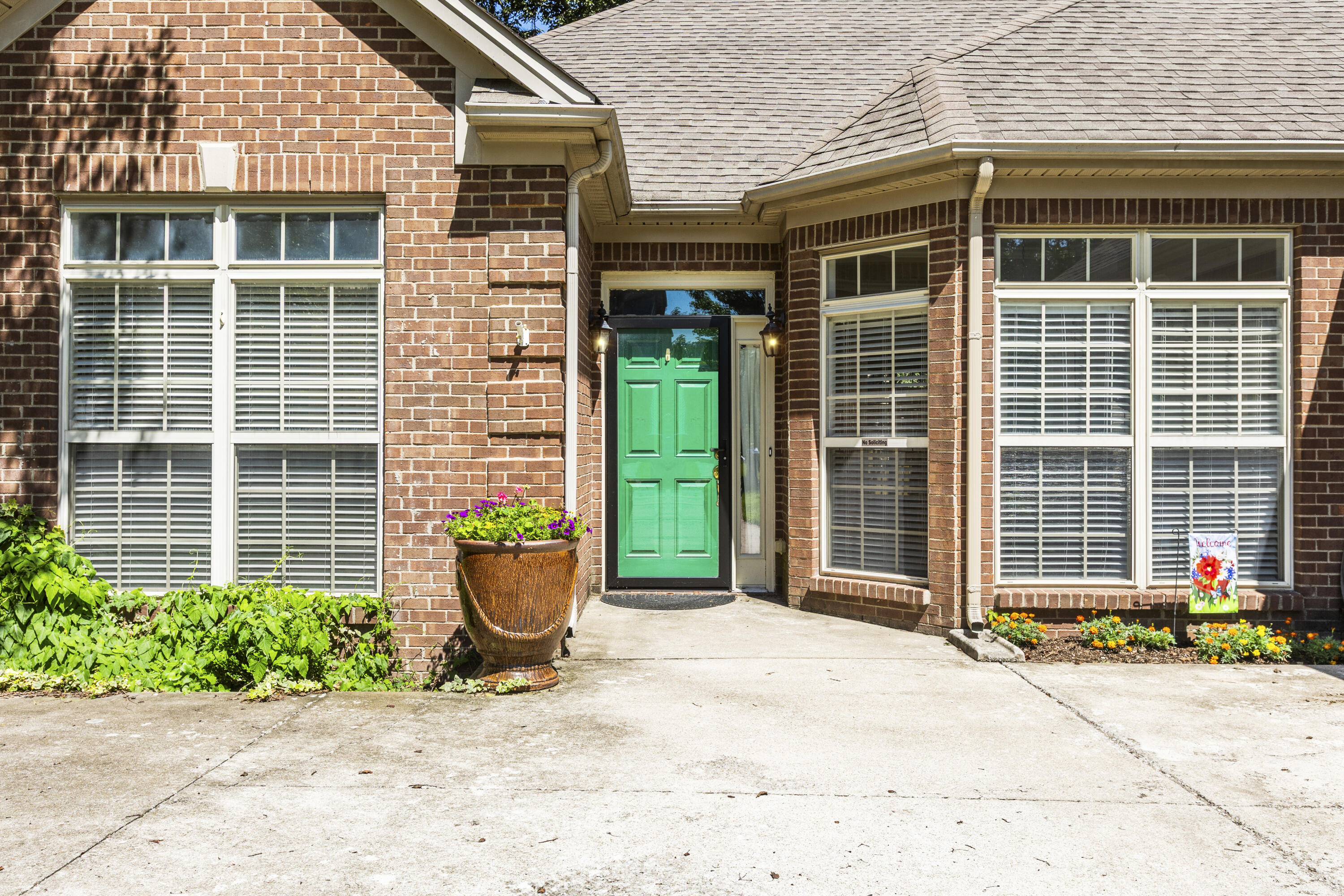 2228 Dunhill Lane Property Photo 5