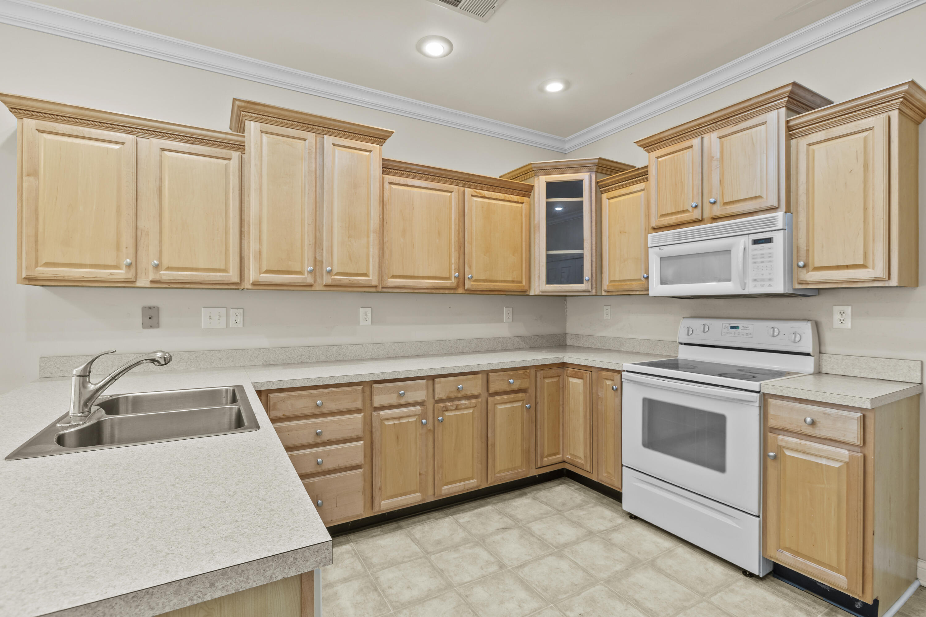 2228 Dunhill Lane Property Photo 8