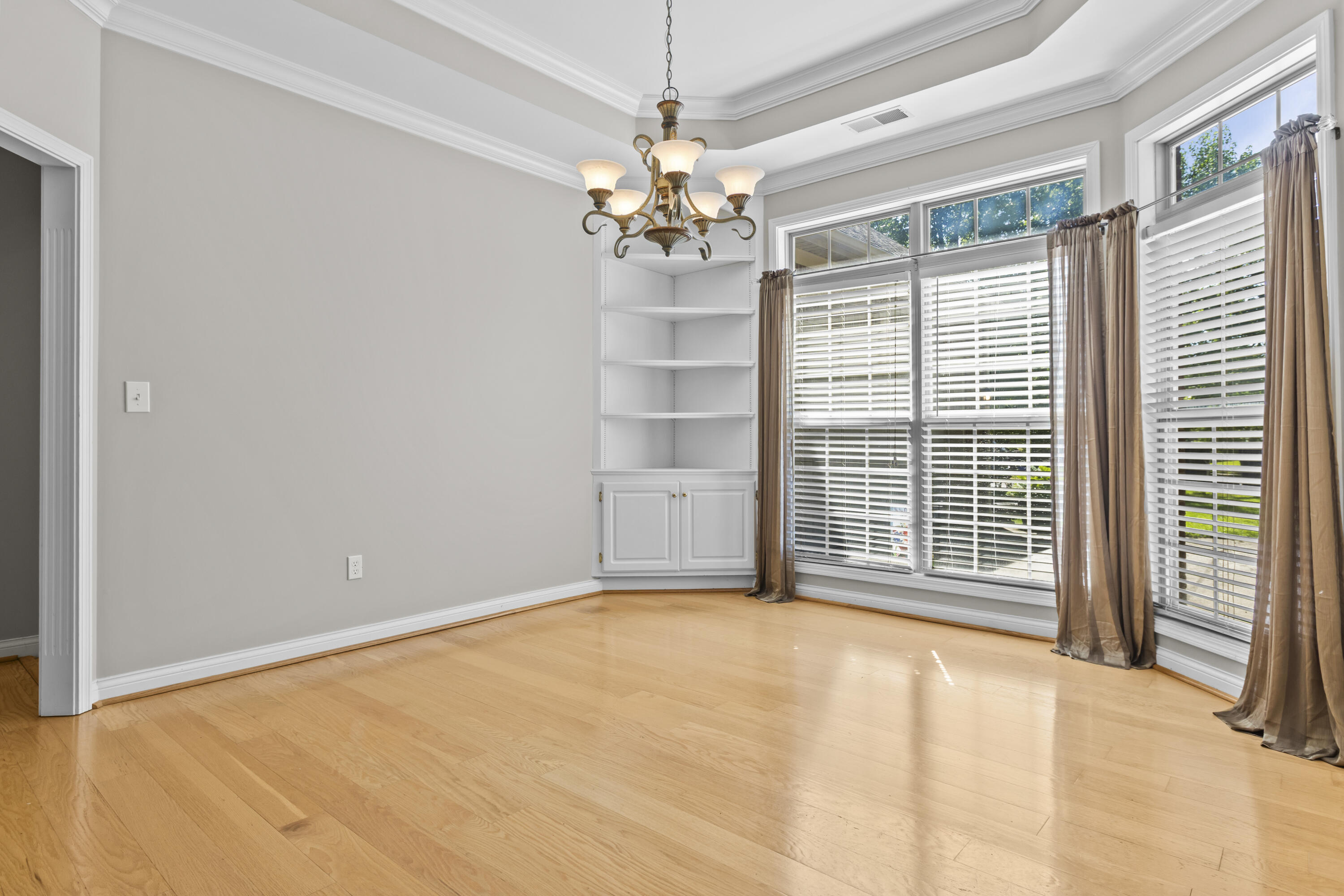2228 Dunhill Lane Property Photo 11