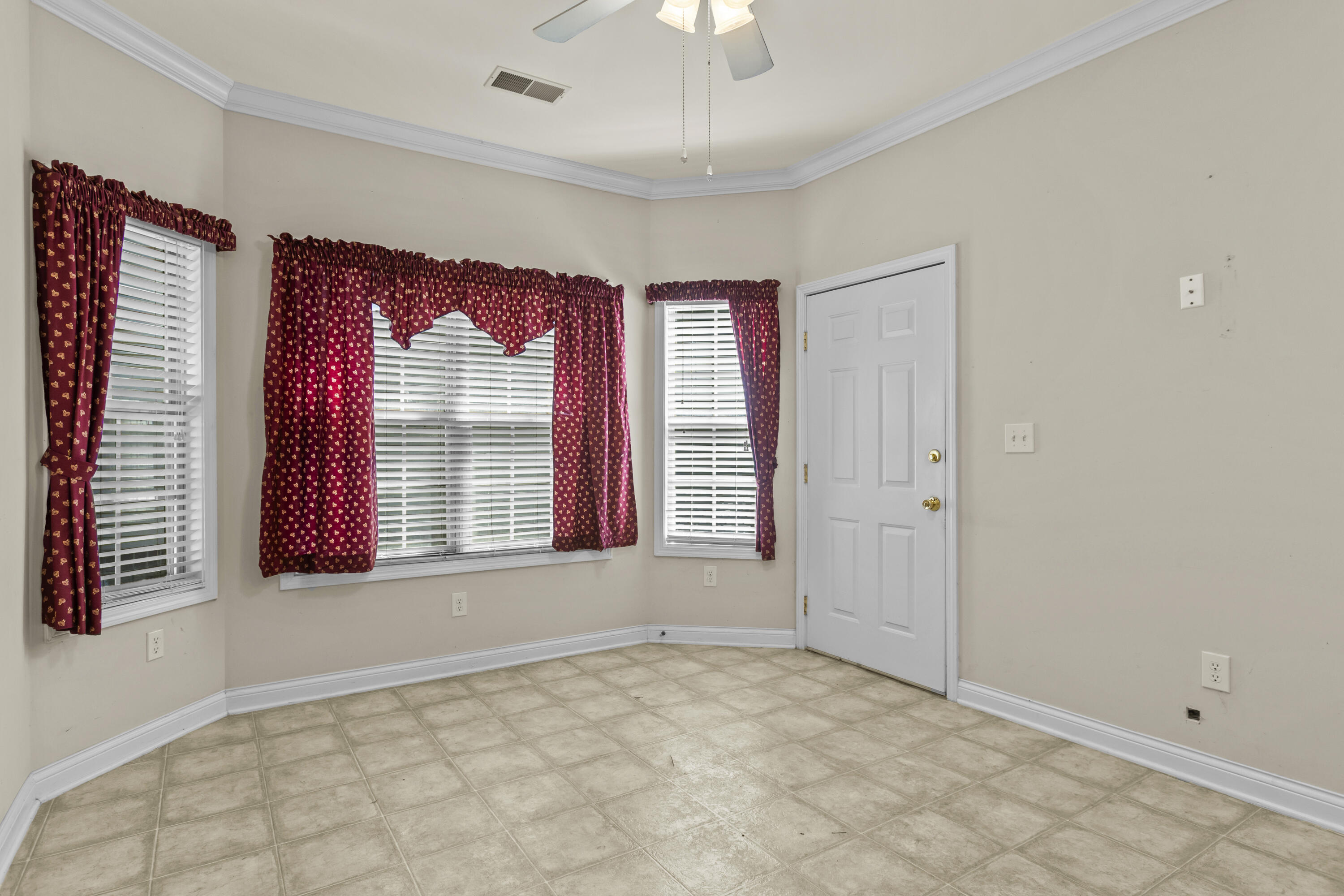 2228 Dunhill Lane Property Photo 15