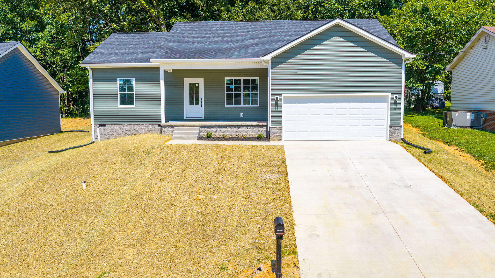 320 Pine Hill Drive Property Photo 4