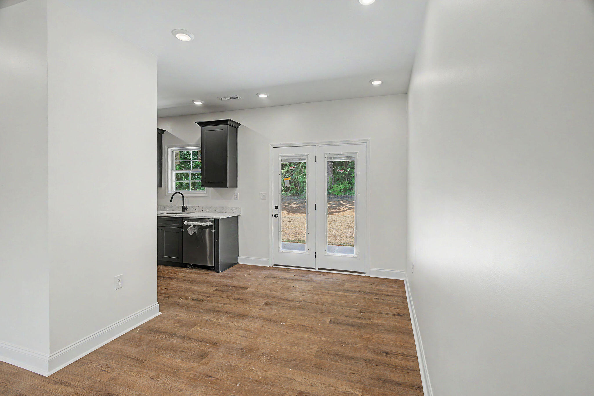 320 Pine Hill Drive Property Photo 16