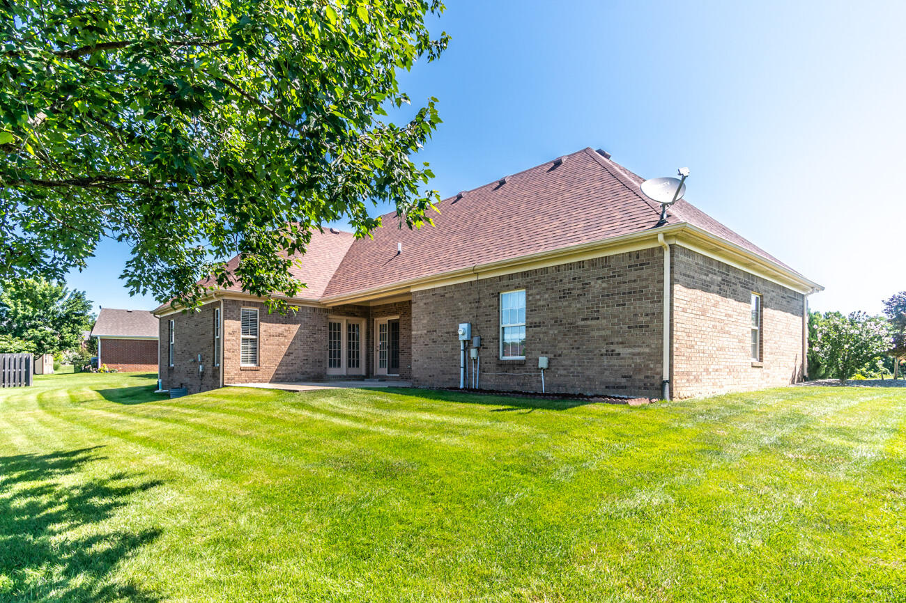 114 Castlewood Drive Property Photo 14