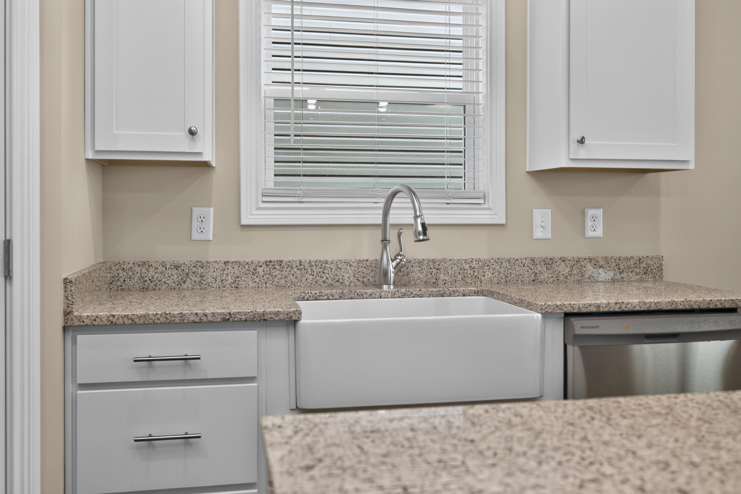 553 Shropshire Avenue Property Photo 8