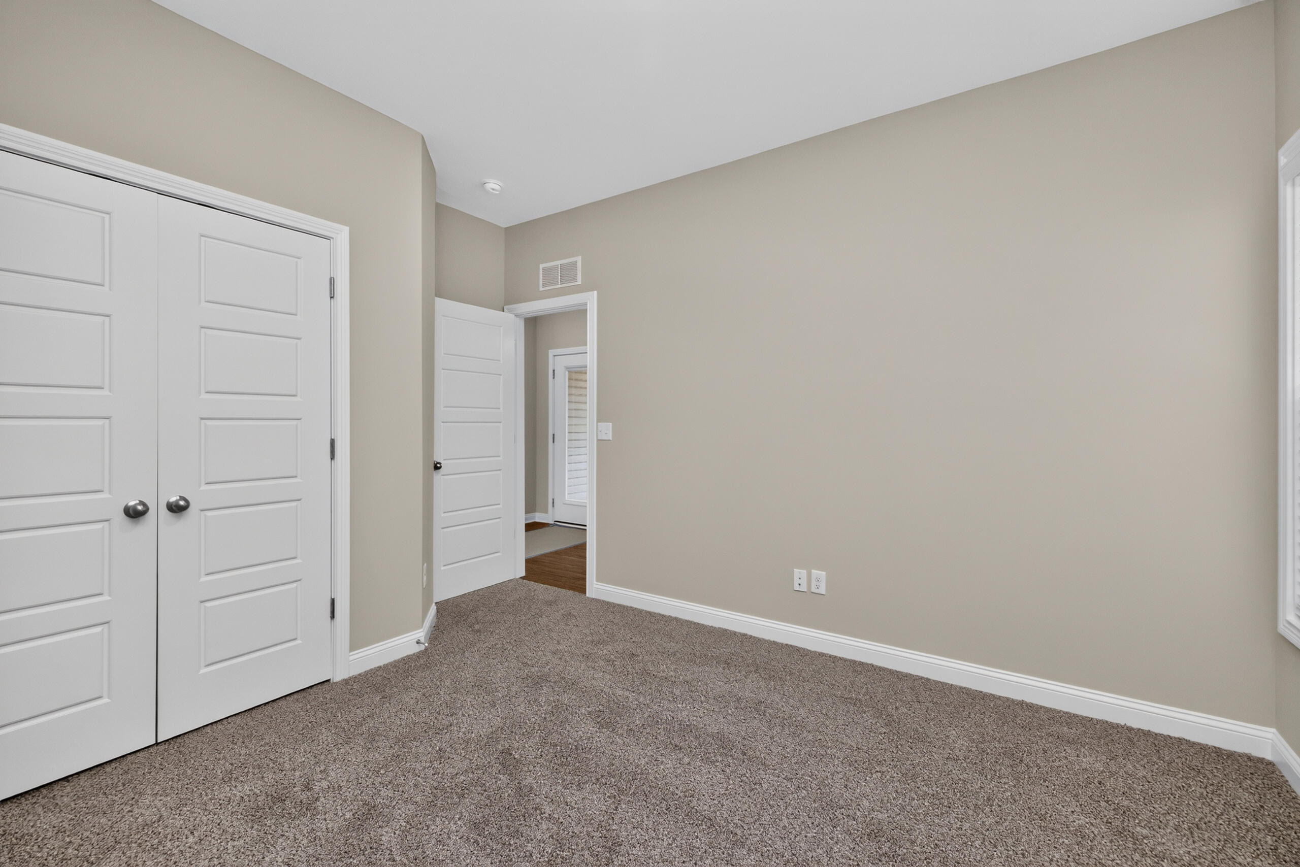 553 Shropshire Avenue Property Photo 16
