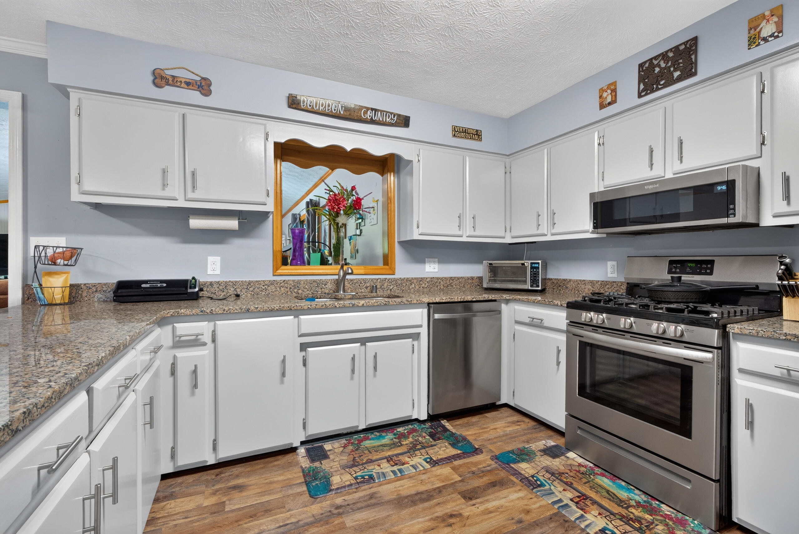 230 Mercer Avenue Property Photo 10