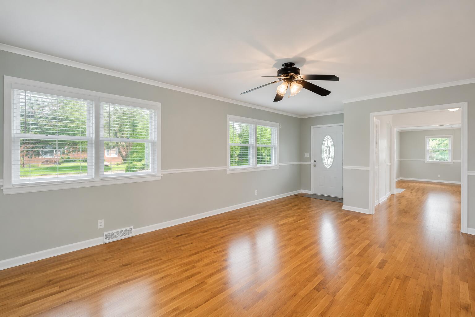 208 N Lewis Court Property Photo 2
