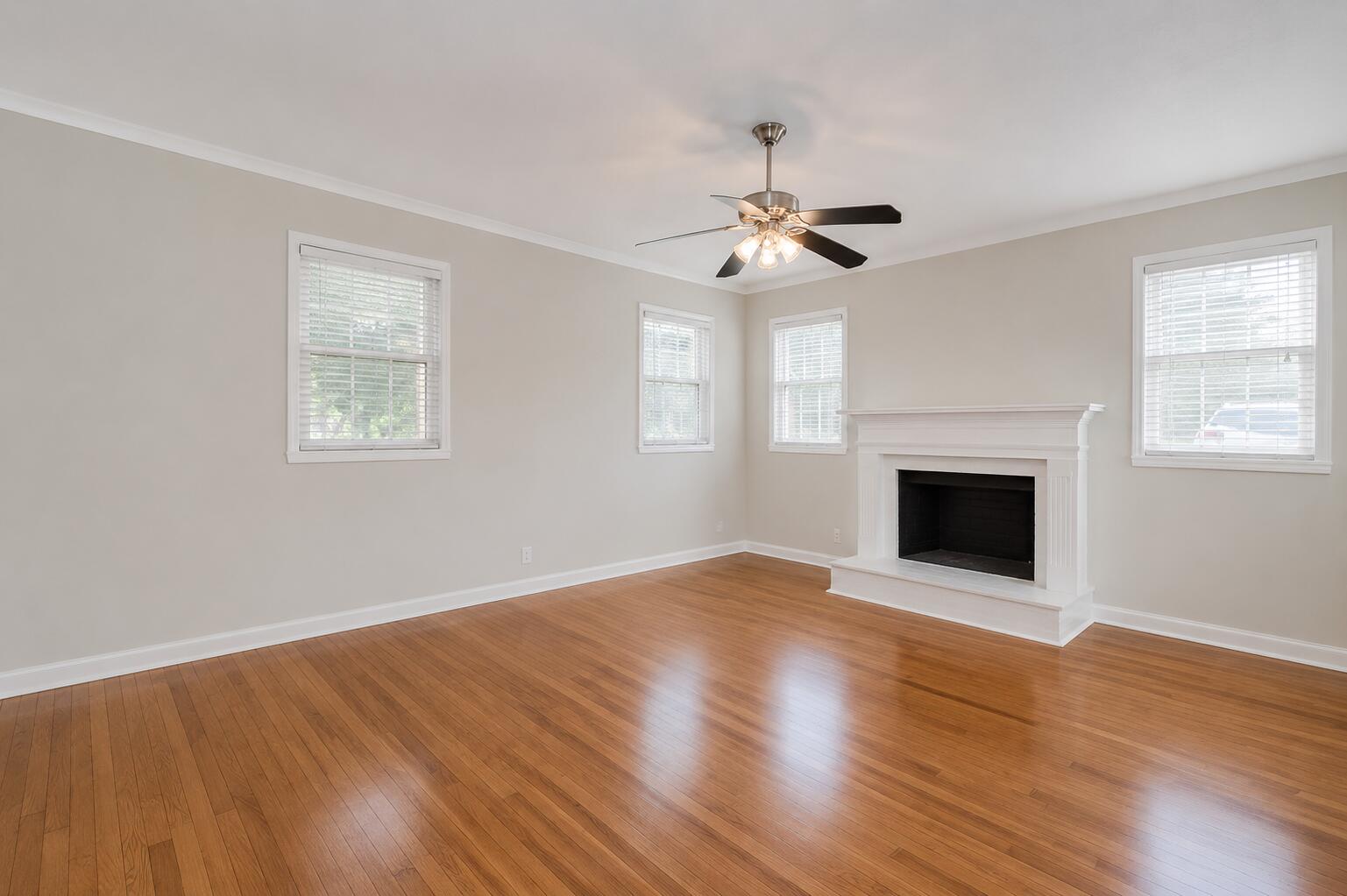 208 N Lewis Court Property Photo 6