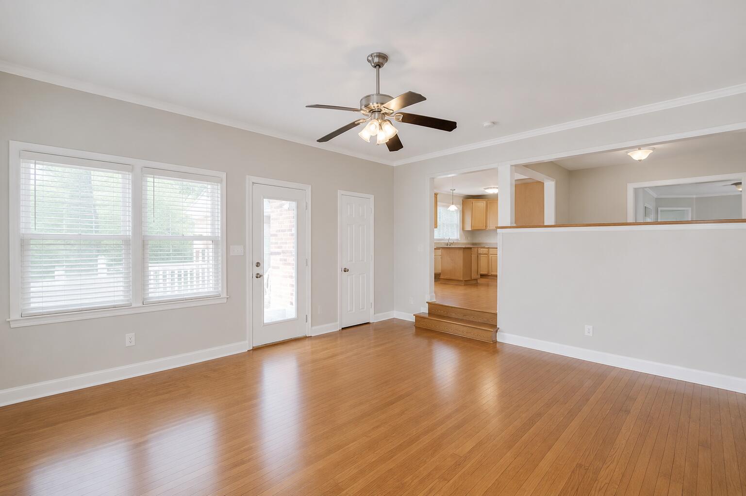 208 N Lewis Court Property Photo 7