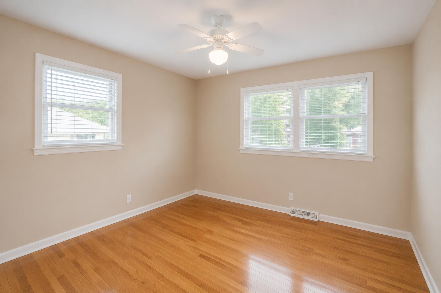 208 N Lewis Court Property Photo 12