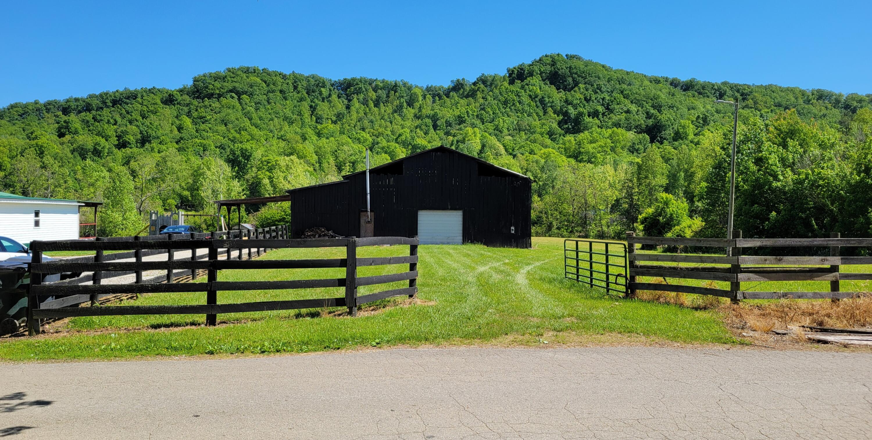 929 Pine Grove Road Property Photo 3