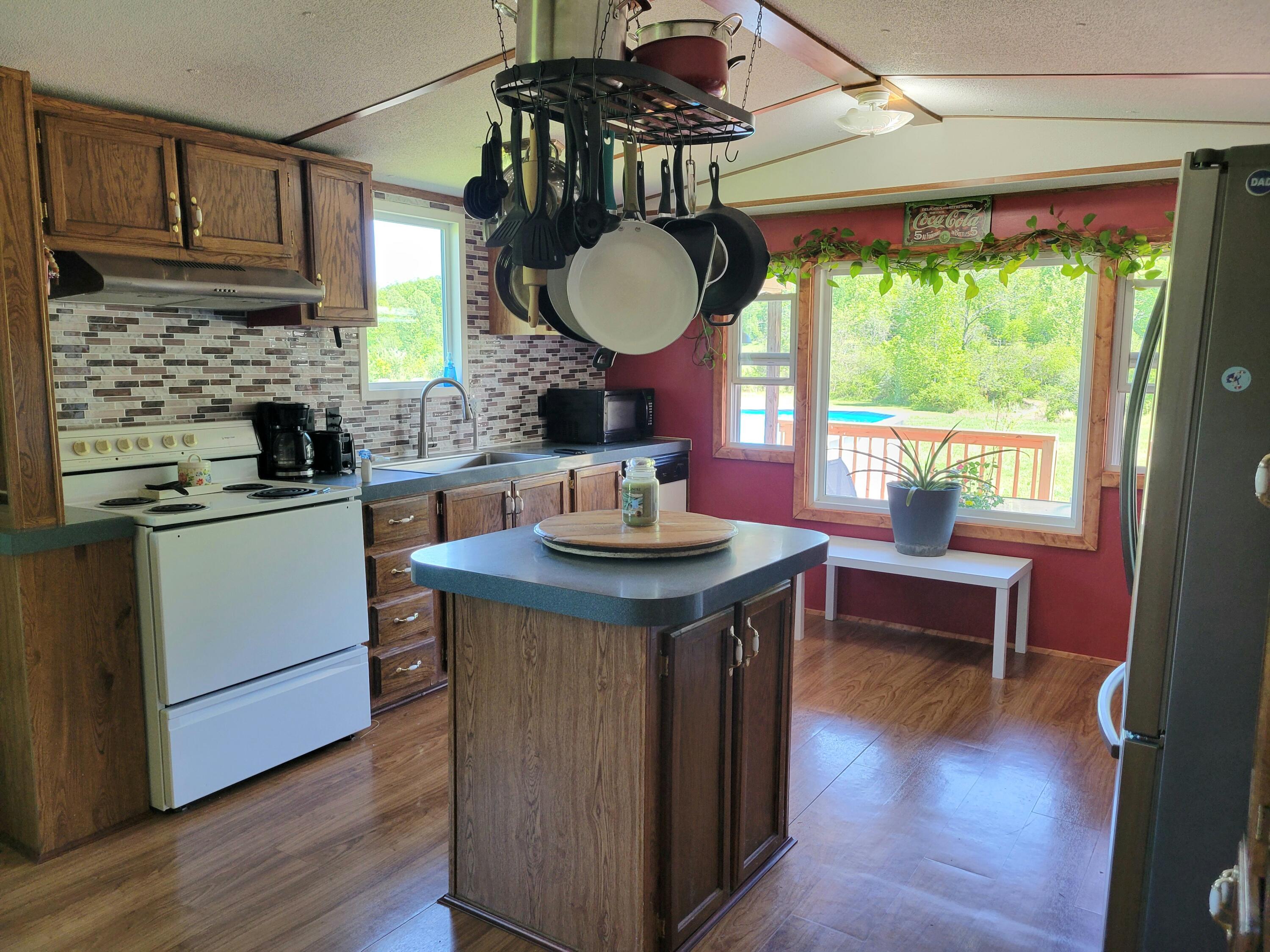 929 Pine Grove Road Property Photo 9