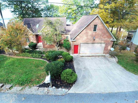 138 Elizabeth Drive Property Photo 1