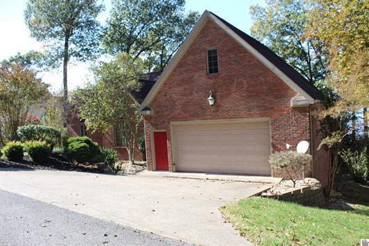 138 Elizabeth Drive Property Photo 2