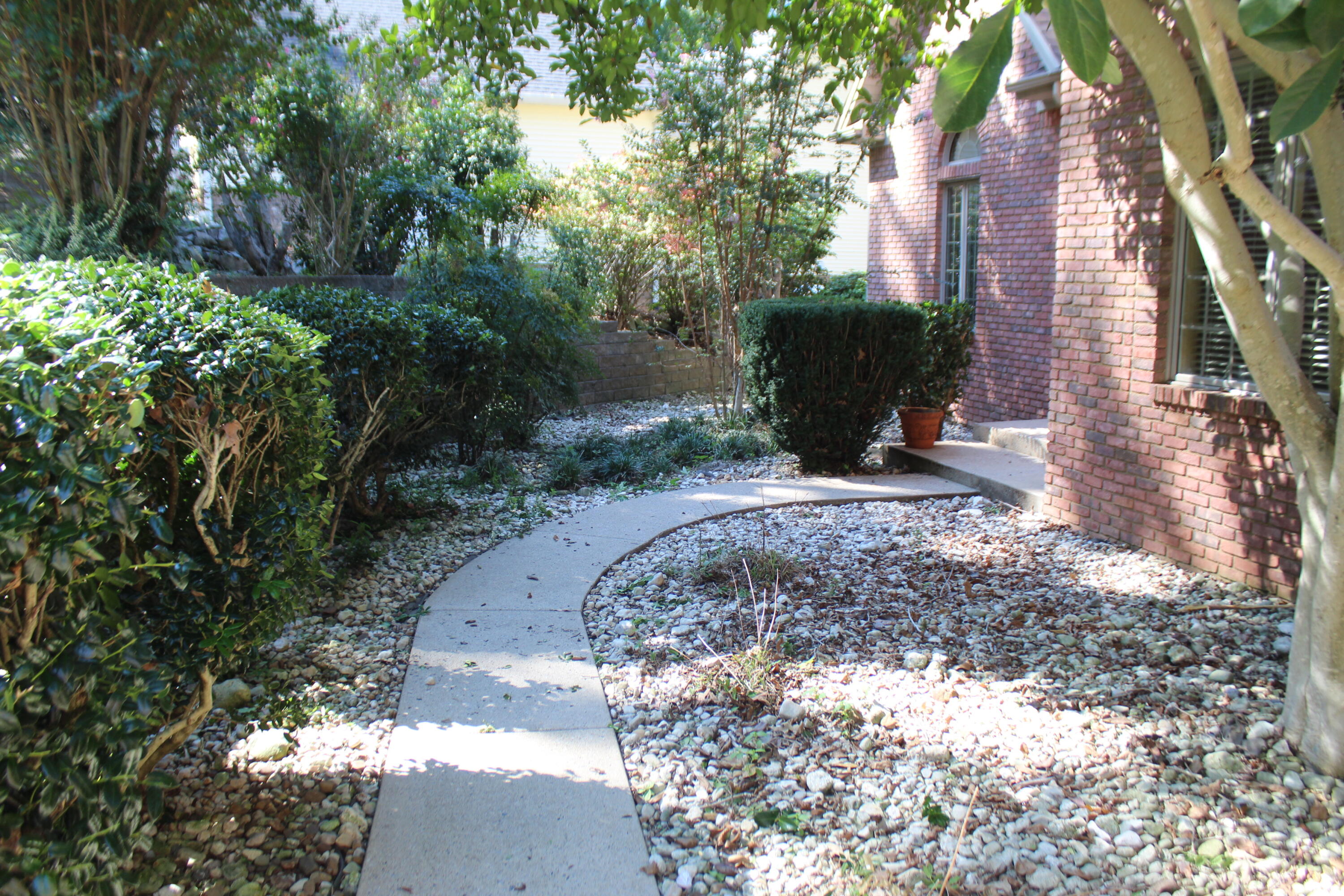 138 Elizabeth Drive Property Photo 3