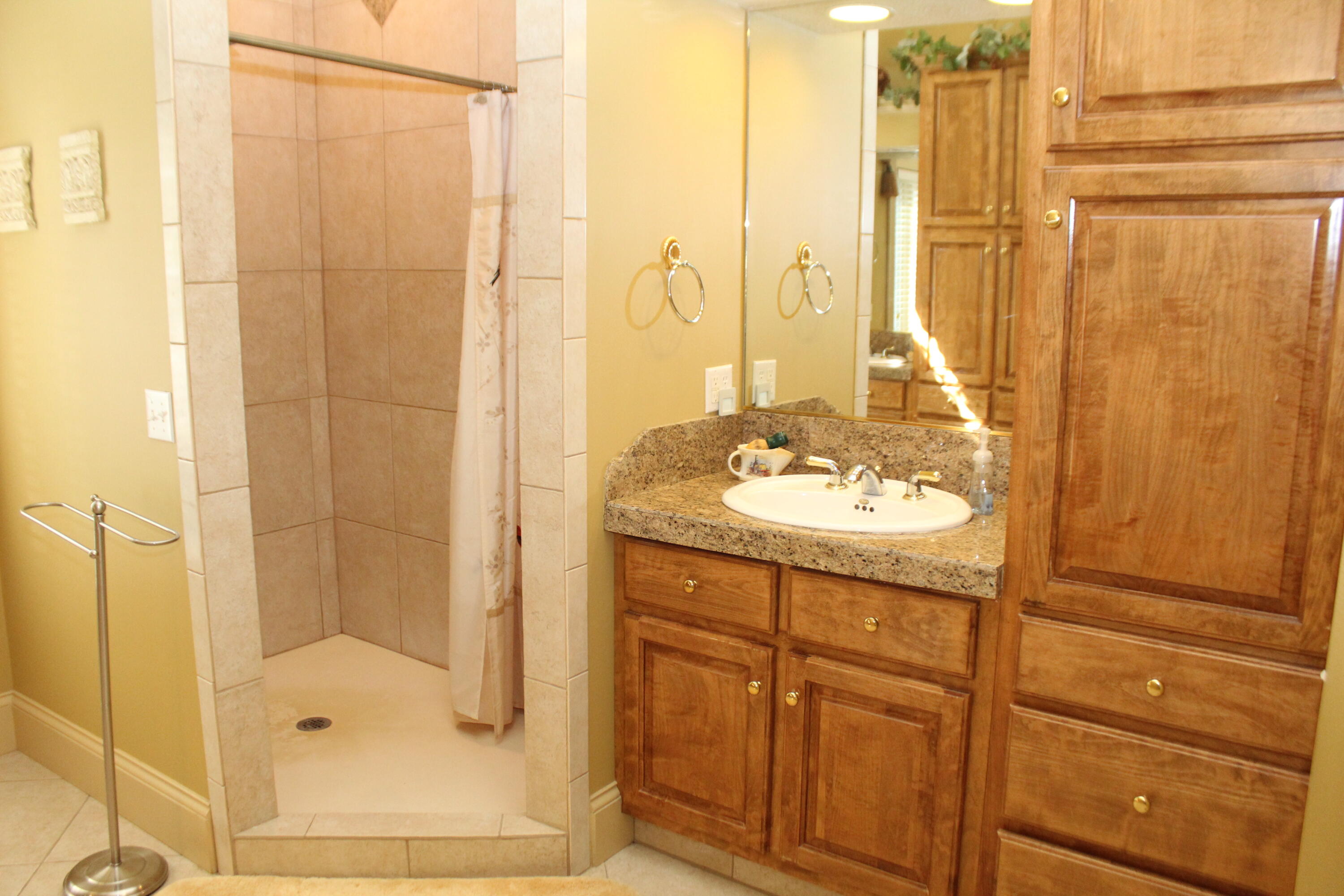 138 Elizabeth Drive Property Photo 21