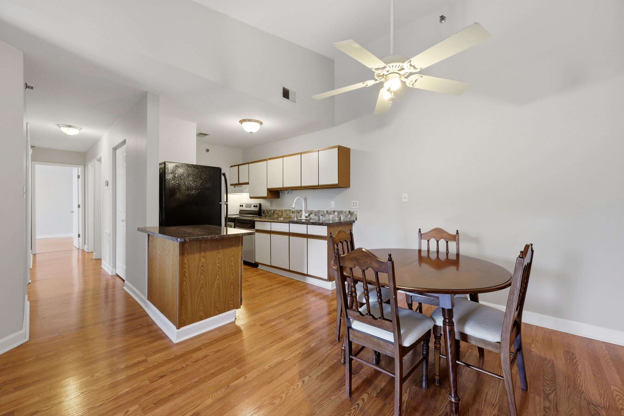 209 Simpson Avenue 304 Property Photo 5