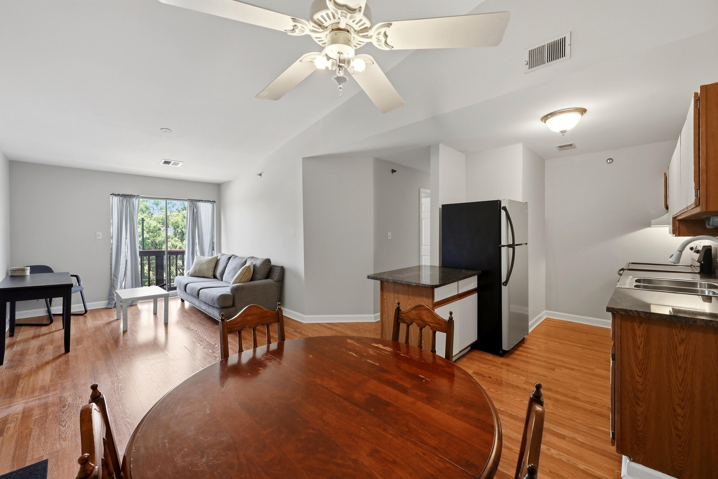 209 Simpson Avenue 304 Property Photo 11