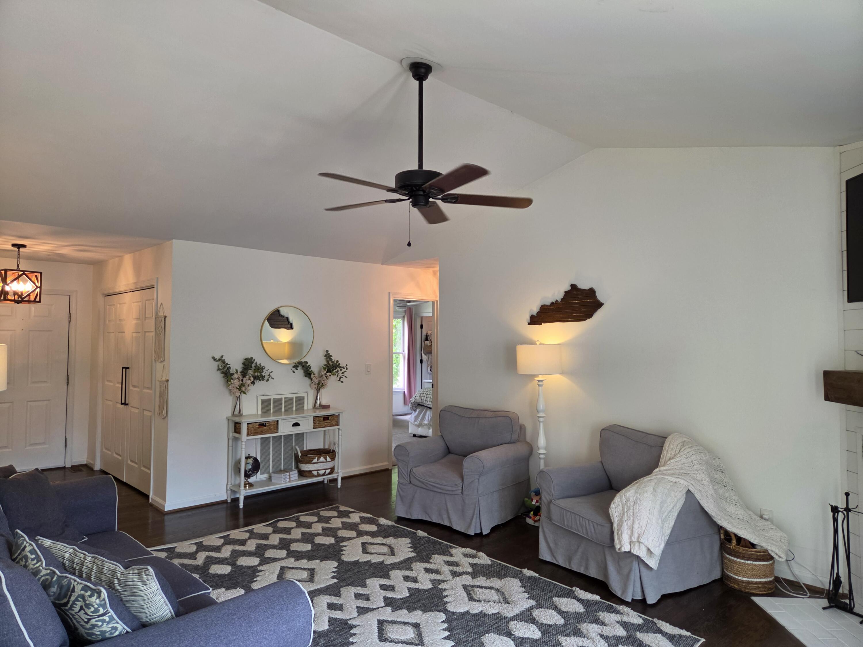 888 Cypress Point Way Property Photo 17