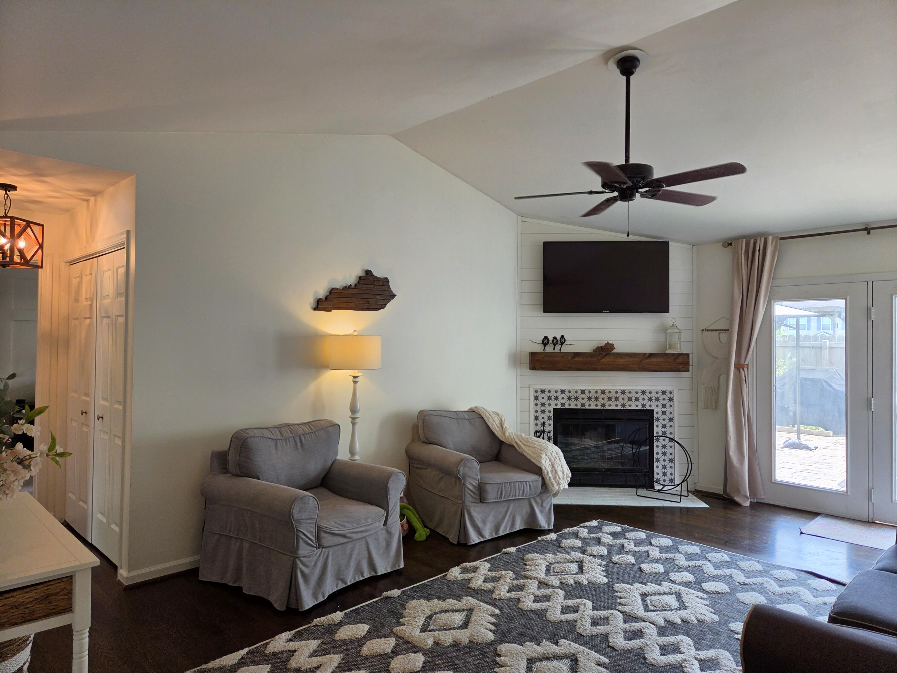 888 Cypress Point Way Property Photo 18