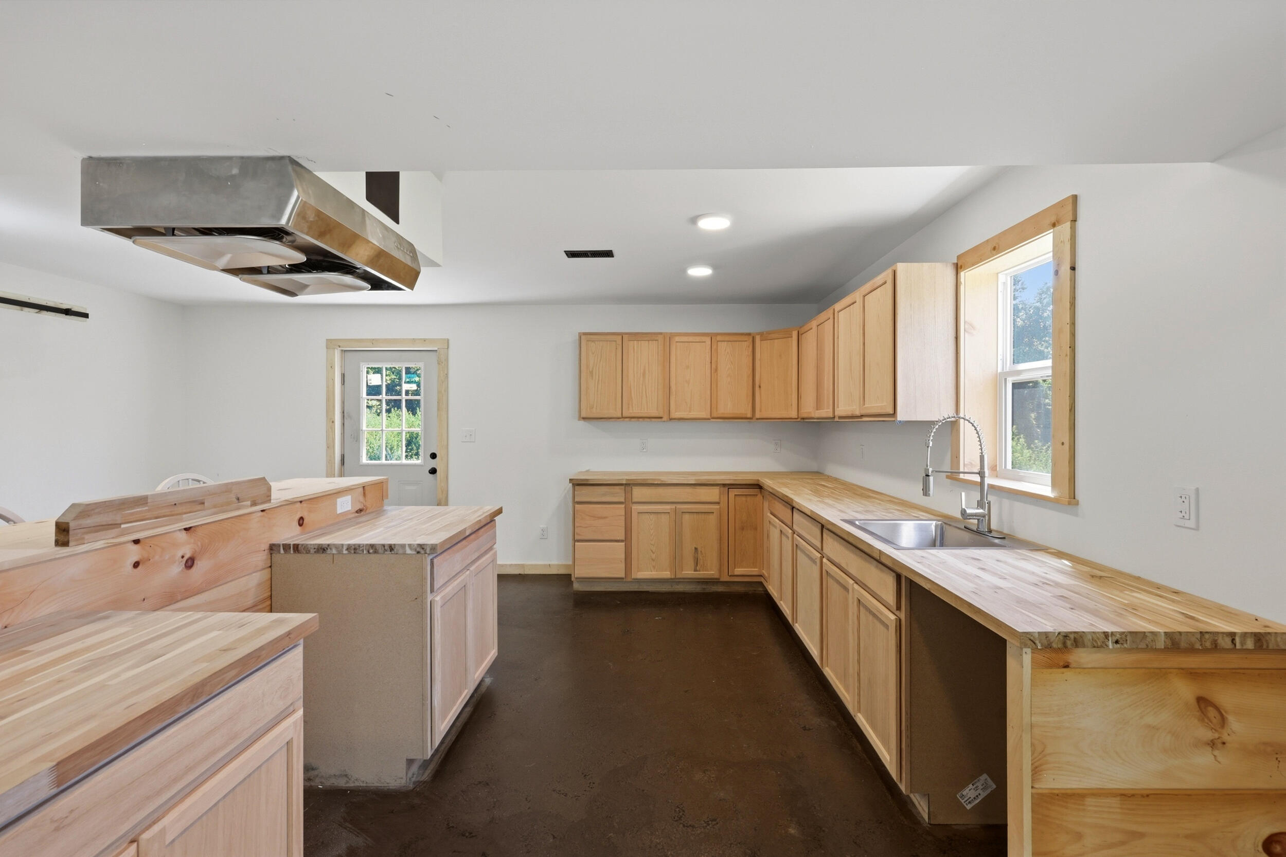 1846 Cream Ridge Road Property Photo 9