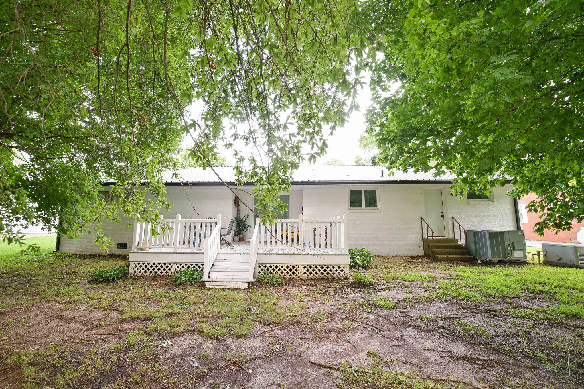 213 Fairlane Drive Property Photo 4