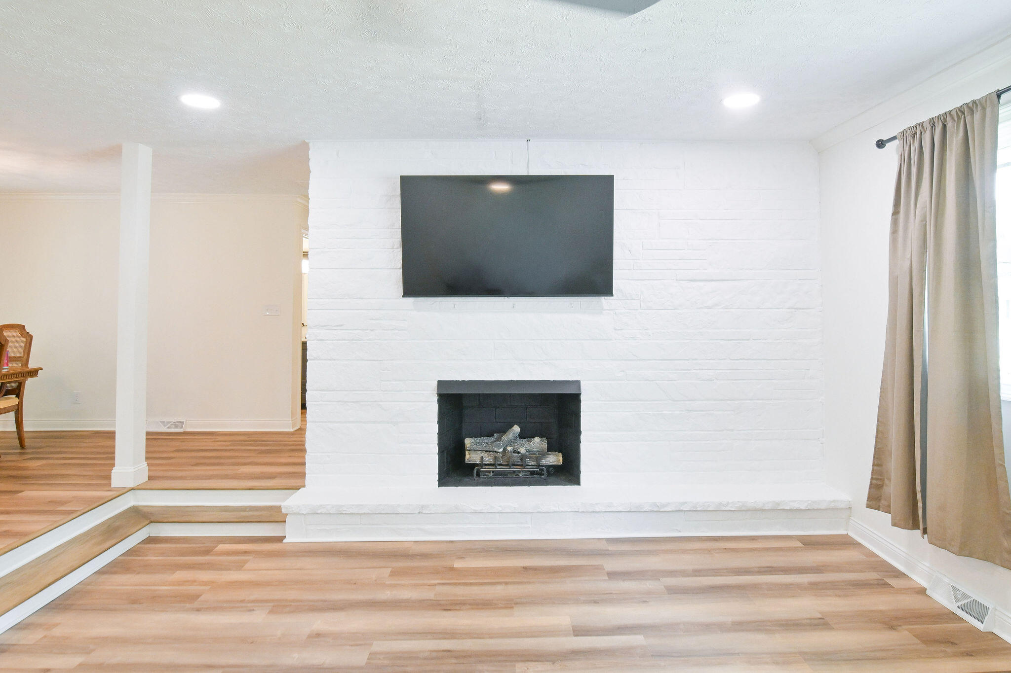213 Fairlane Drive Property Photo 6