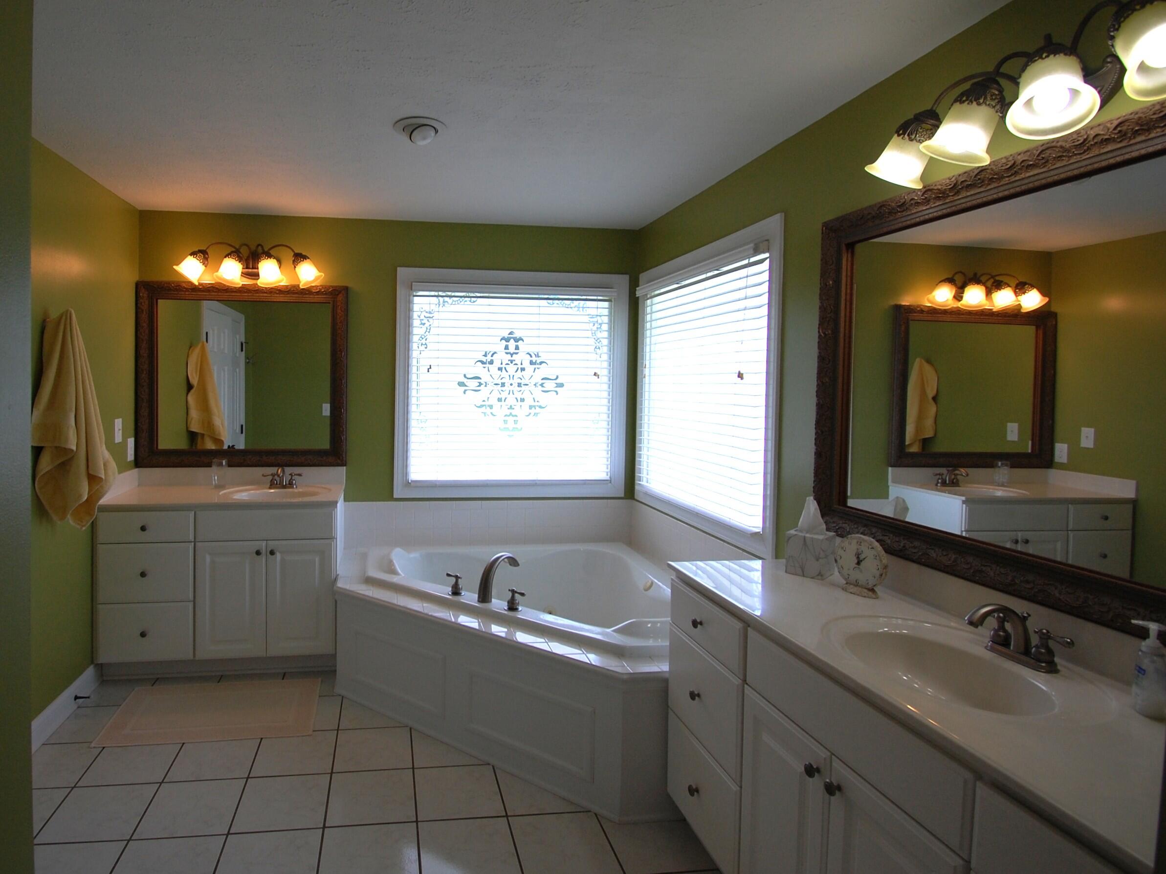 4 White Pine Place Property Photo 5