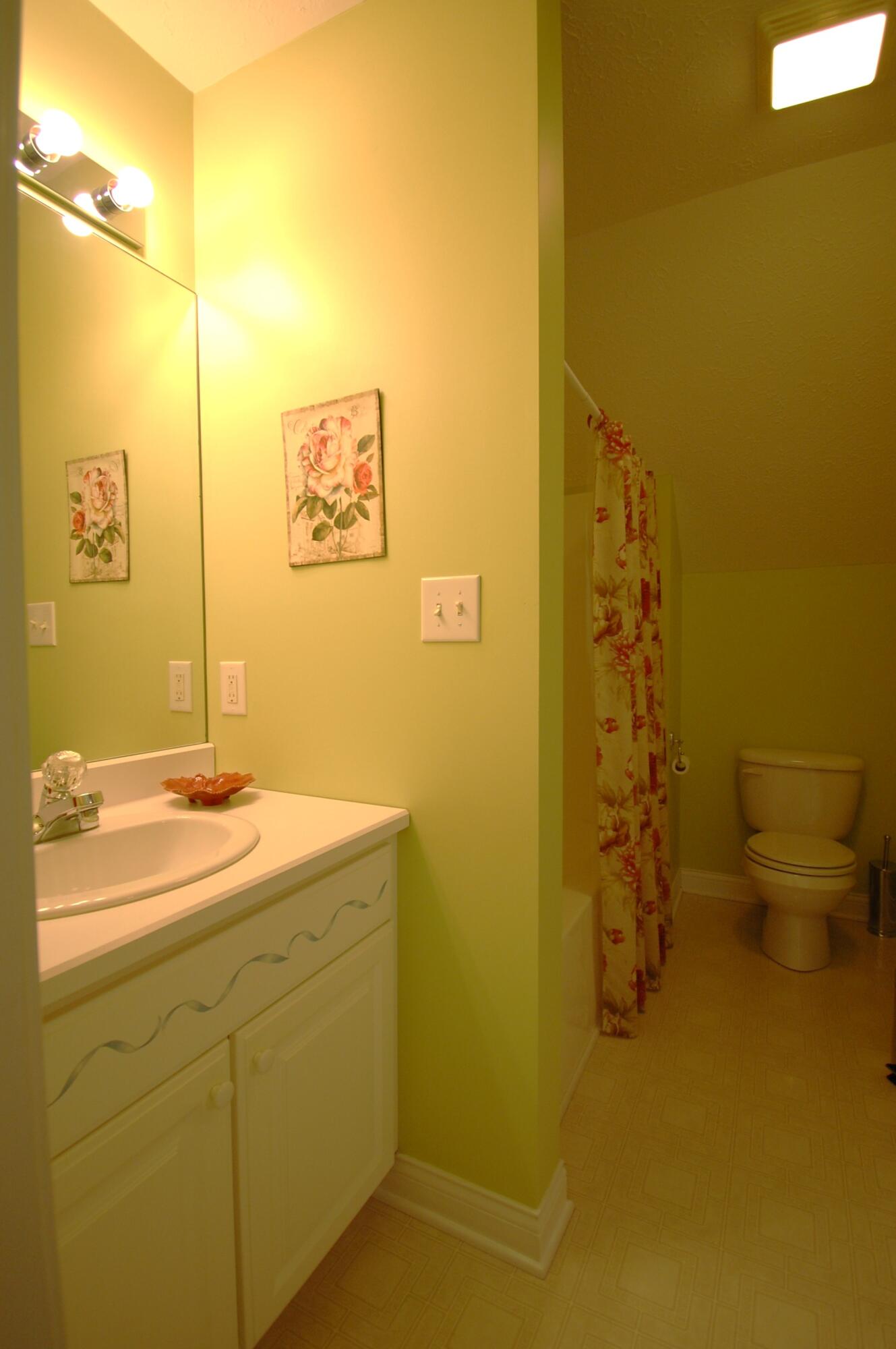 4 White Pine Place Property Photo 8