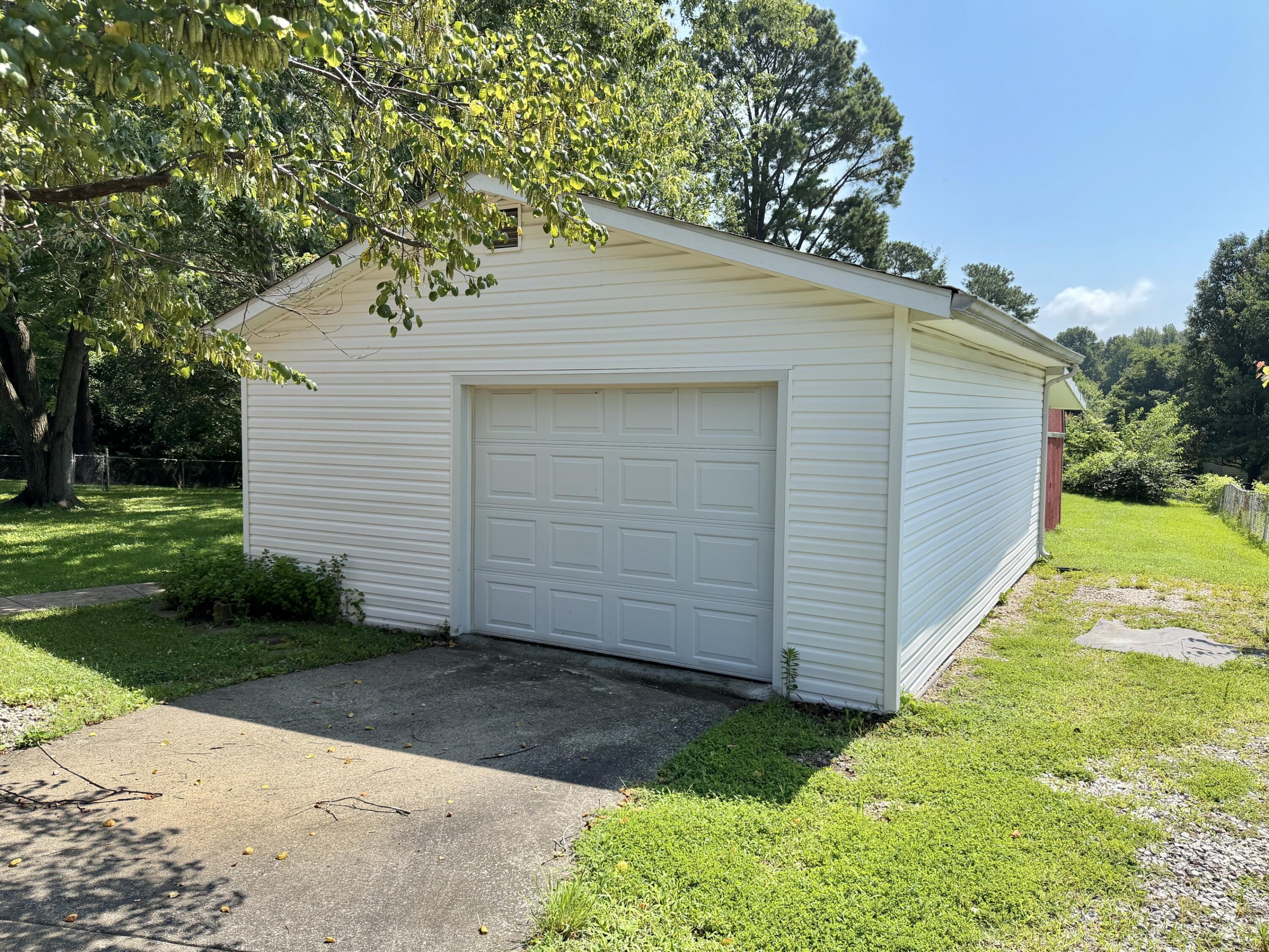 5830 Merrydale Drive Property Photo 6