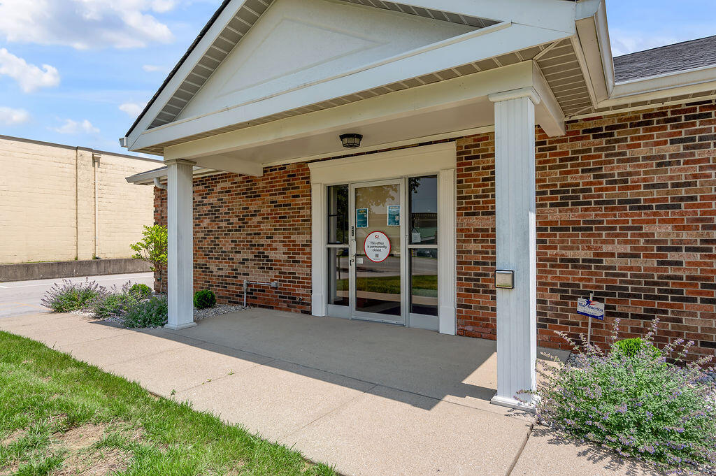 250 Crossfield Drive Property Photo 3