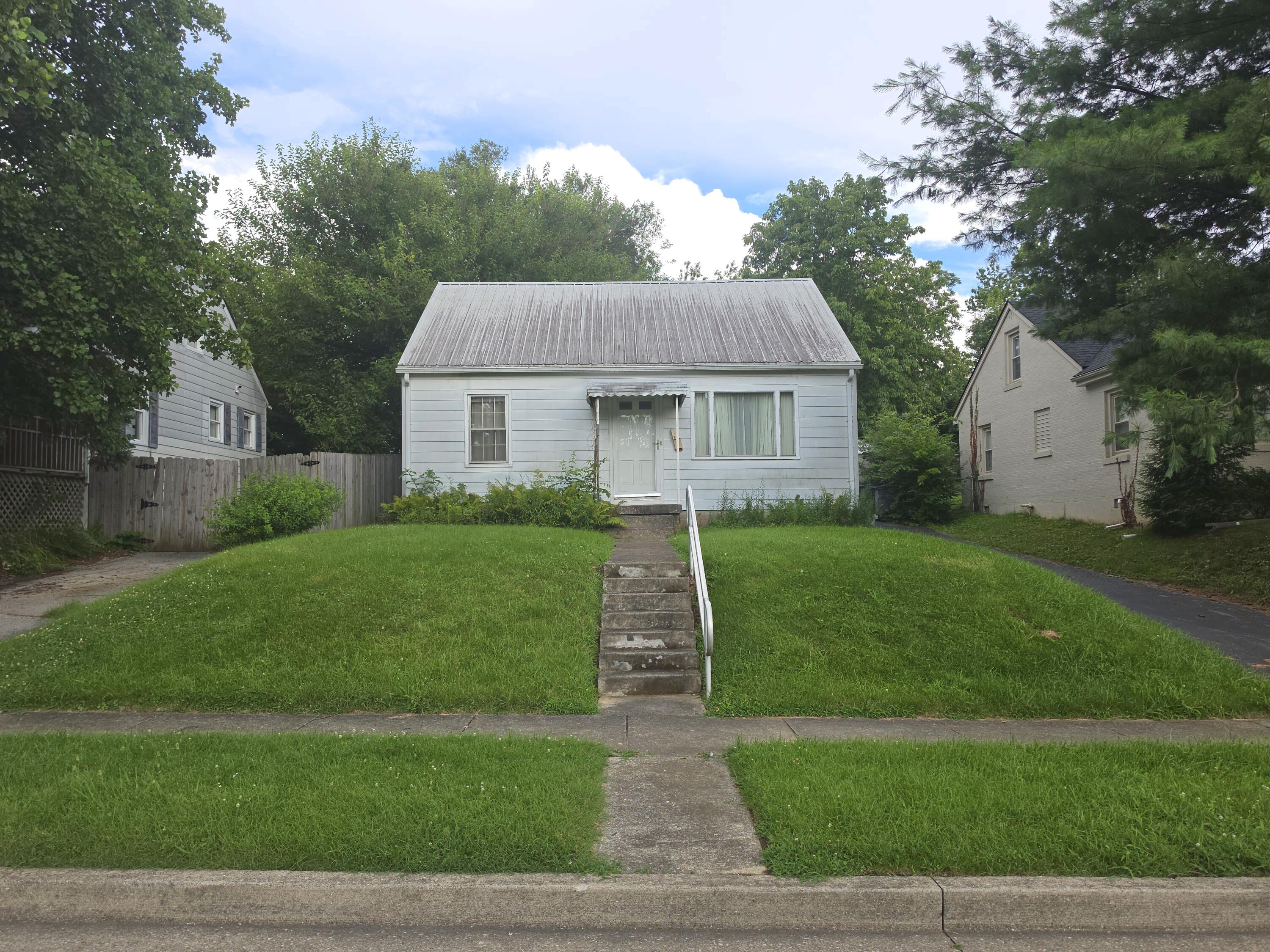 860 Darley Drive Property Photo 2