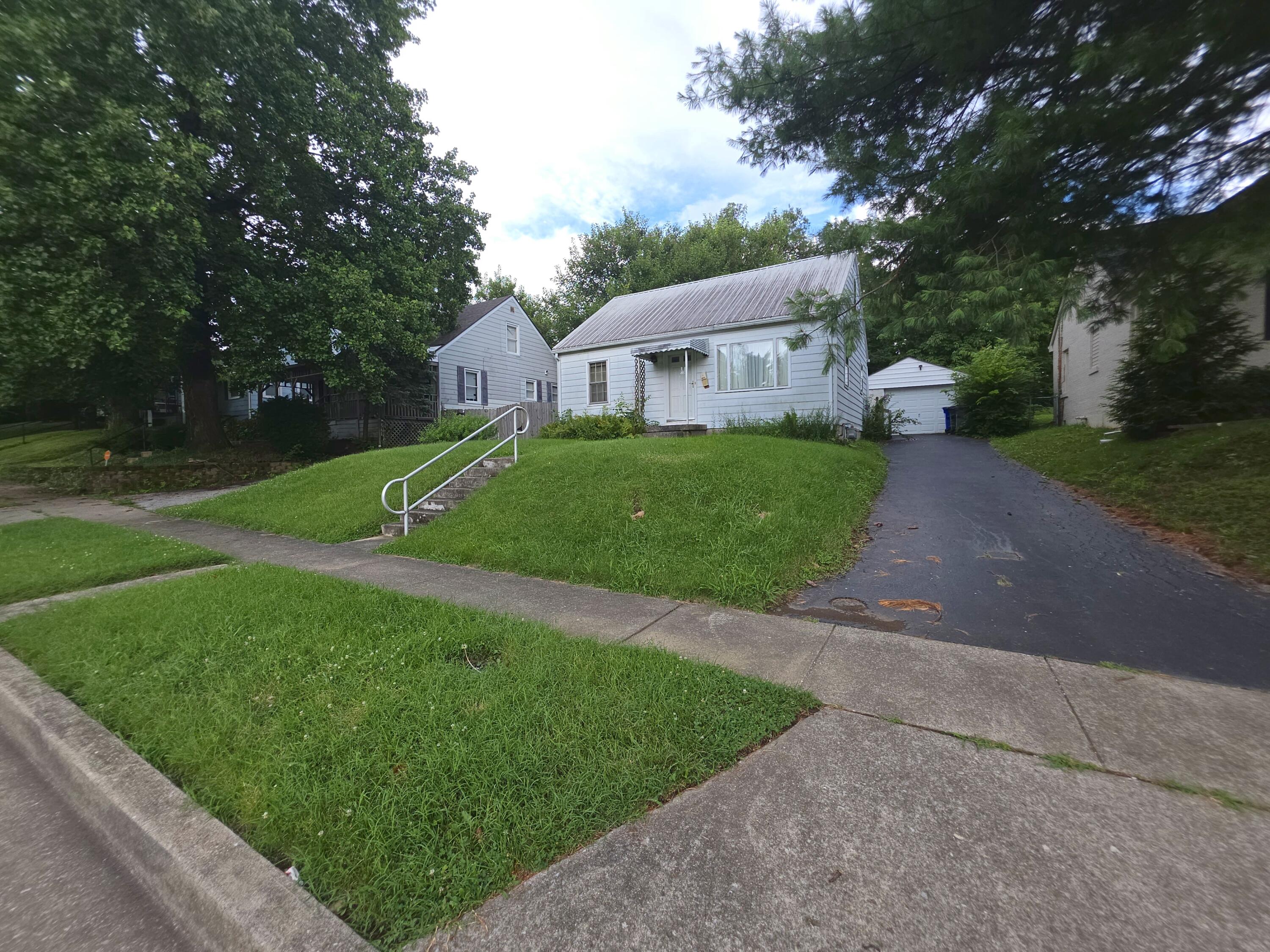 860 Darley Drive Property Photo 3