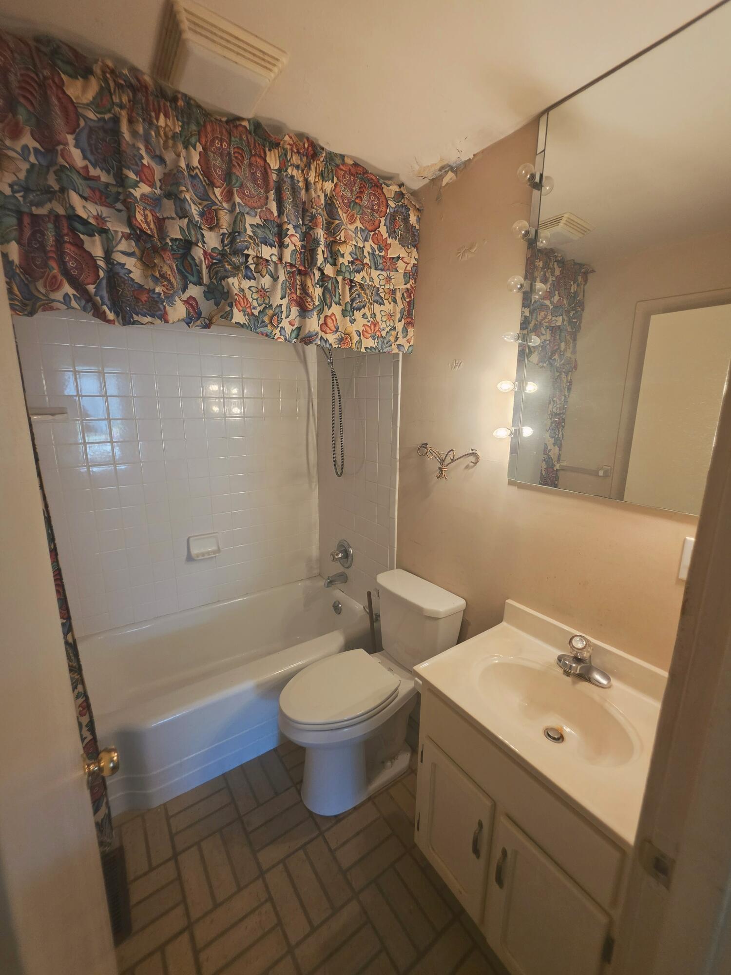 860 Darley Drive Property Photo 20