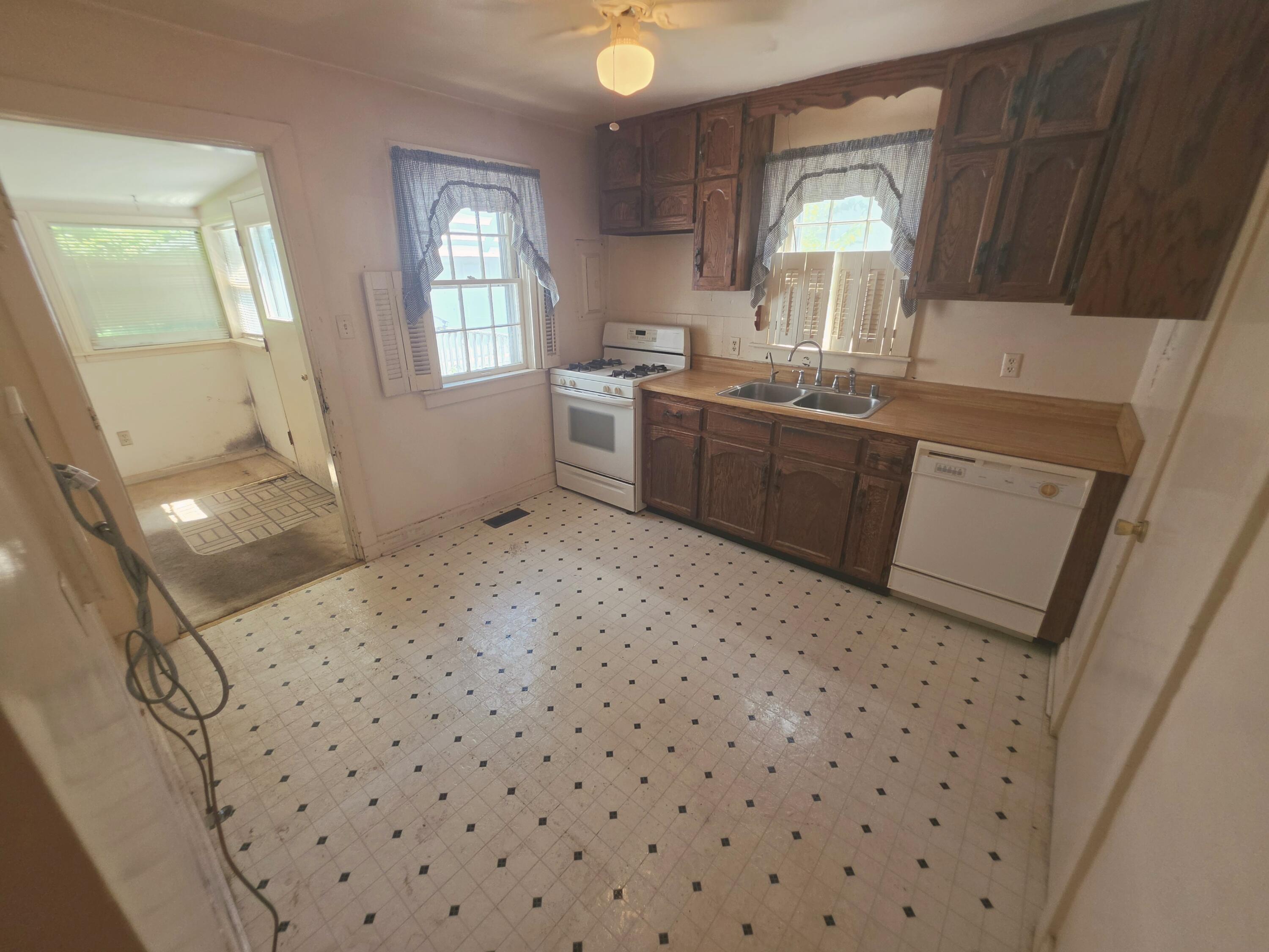 860 Darley Drive Property Photo 23
